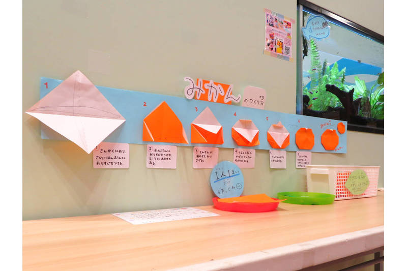 今月の工作★おりがみでみかんを折る！